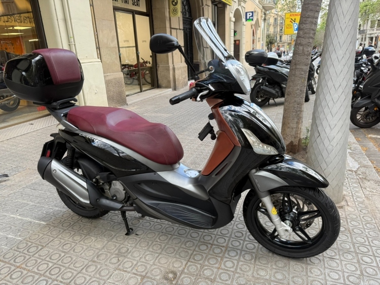 Piaggio (Vespa) Beverly 350ie (2011->) Beverly 350ie Sport Touring foto miniatura
