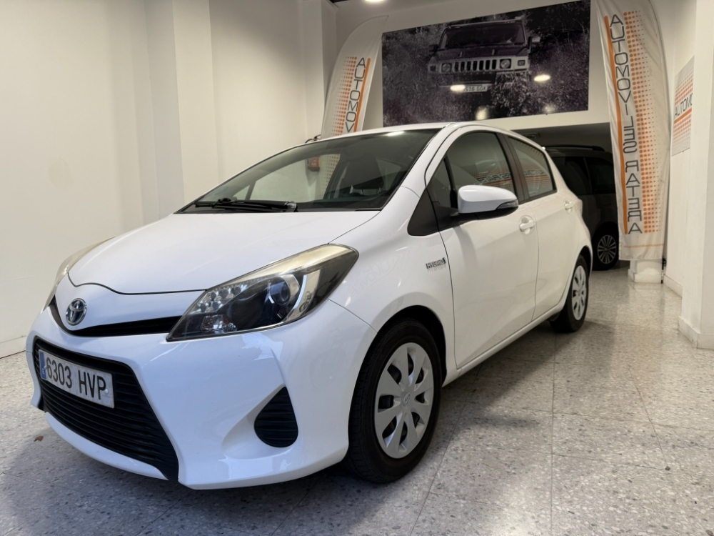 Toyota Yaris Active Hybrid foto 2