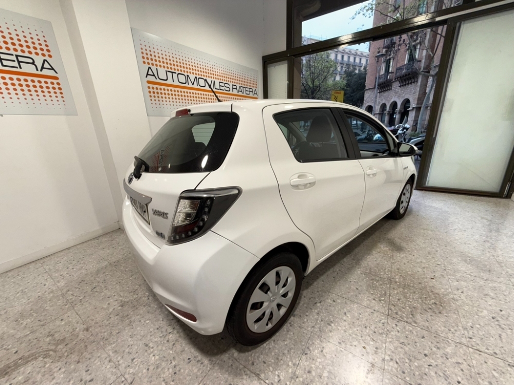 Toyota Yaris Active Hybrid foto 12