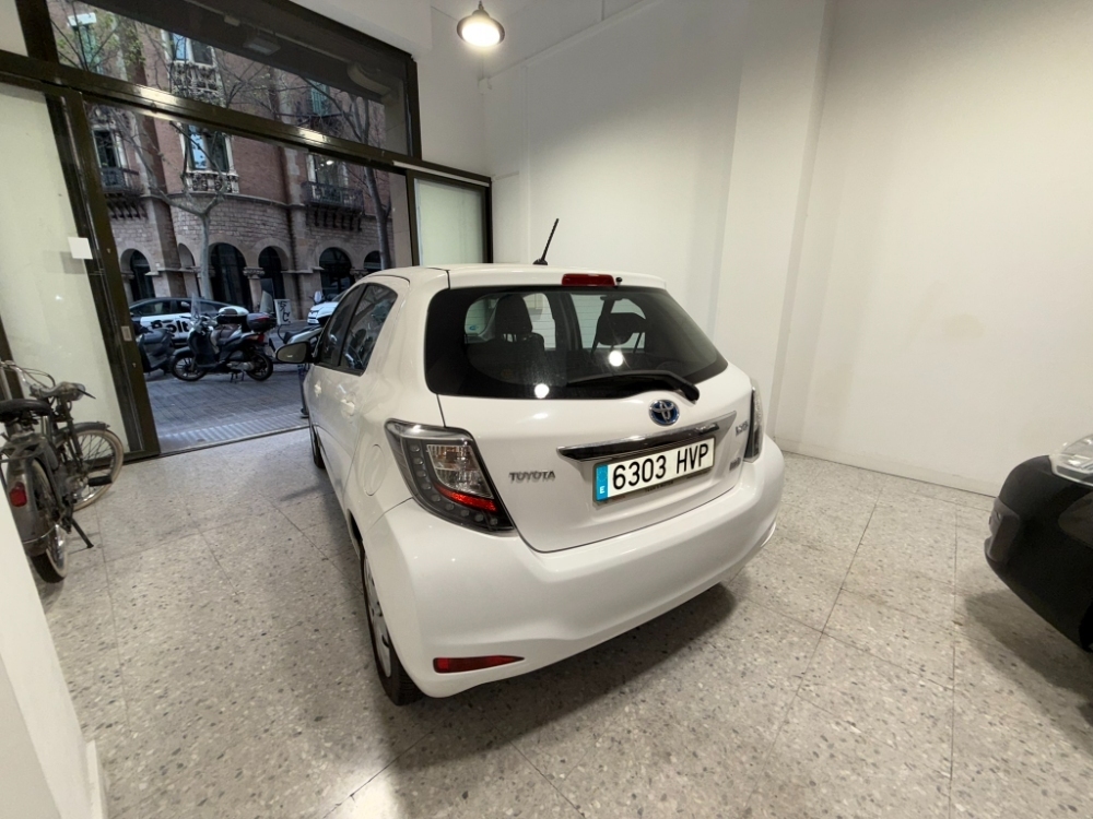 Toyota Yaris Active Hybrid foto 13