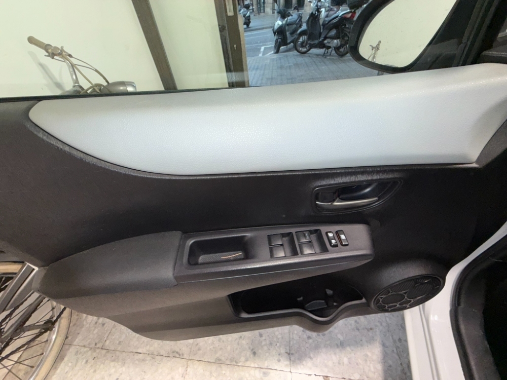 Toyota Yaris Active Hybrid foto 20