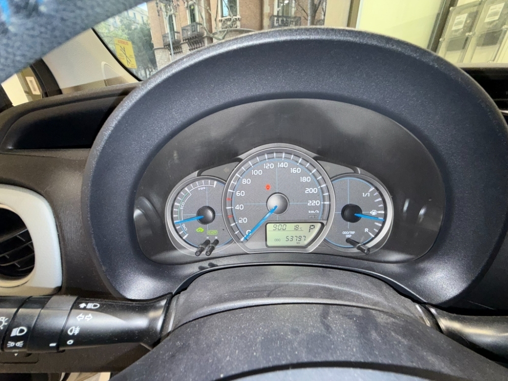 Toyota Yaris Active Hybrid foto 21