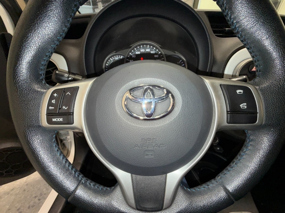 Toyota Yaris Active Hybrid foto 28