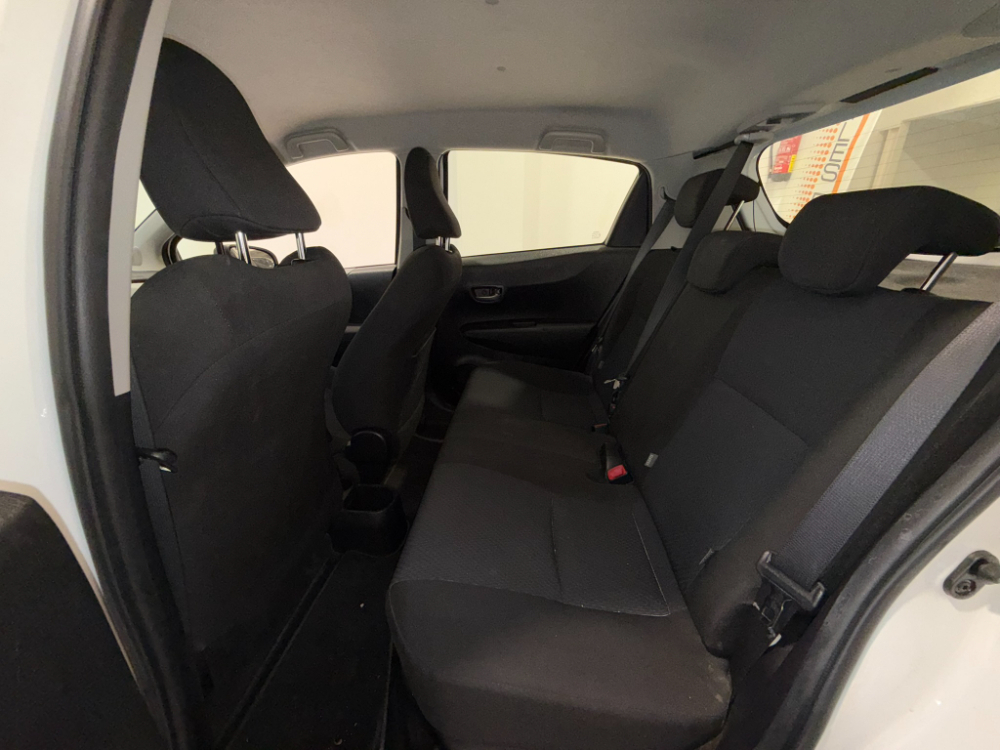 Toyota Yaris Active Hybrid foto 29