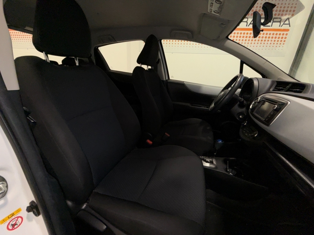 Toyota Yaris Active Hybrid foto 33