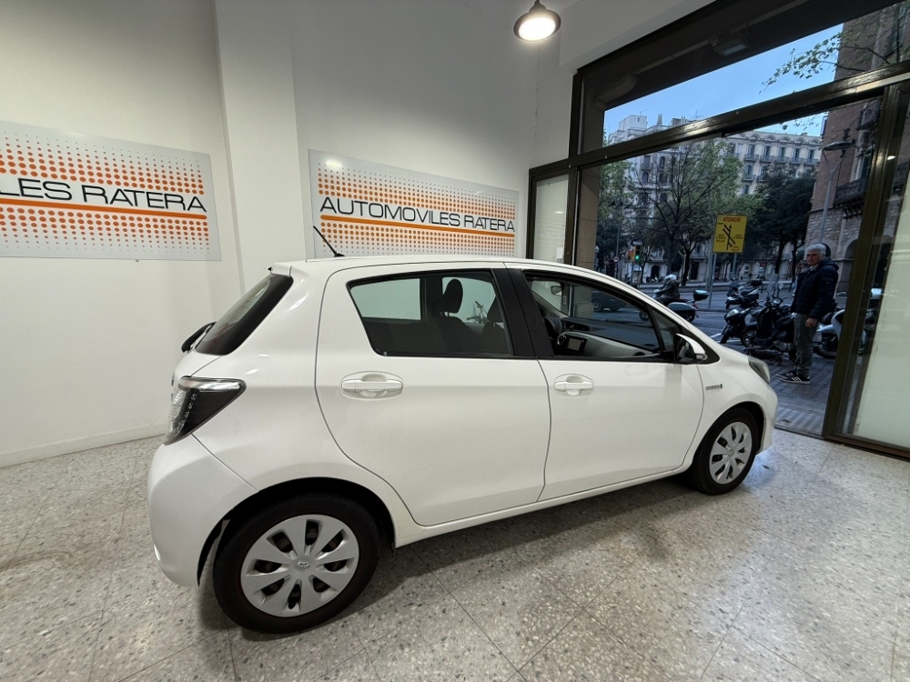 Toyota Yaris Active Hybrid foto 10