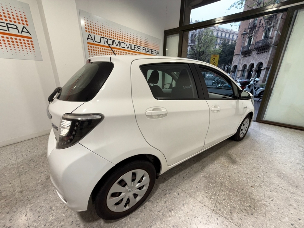 Toyota Yaris Active Hybrid foto 11