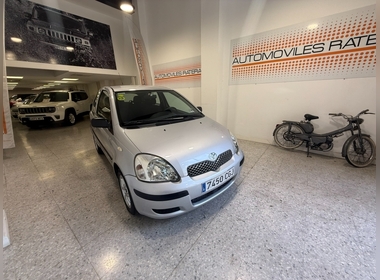 TOYOTA - YARIS