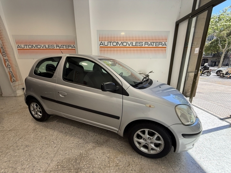 TOYOTA YARIS 1.3 foto miniatura
