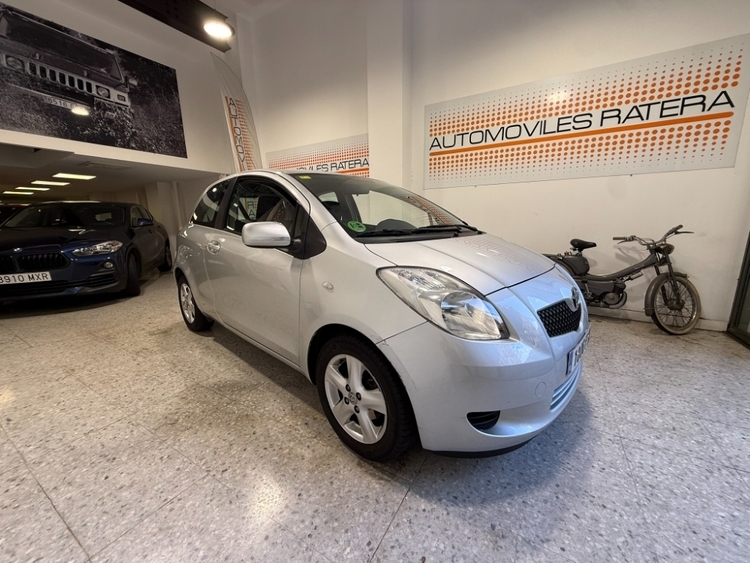 Toyota Yaris Sol foto miniatura
